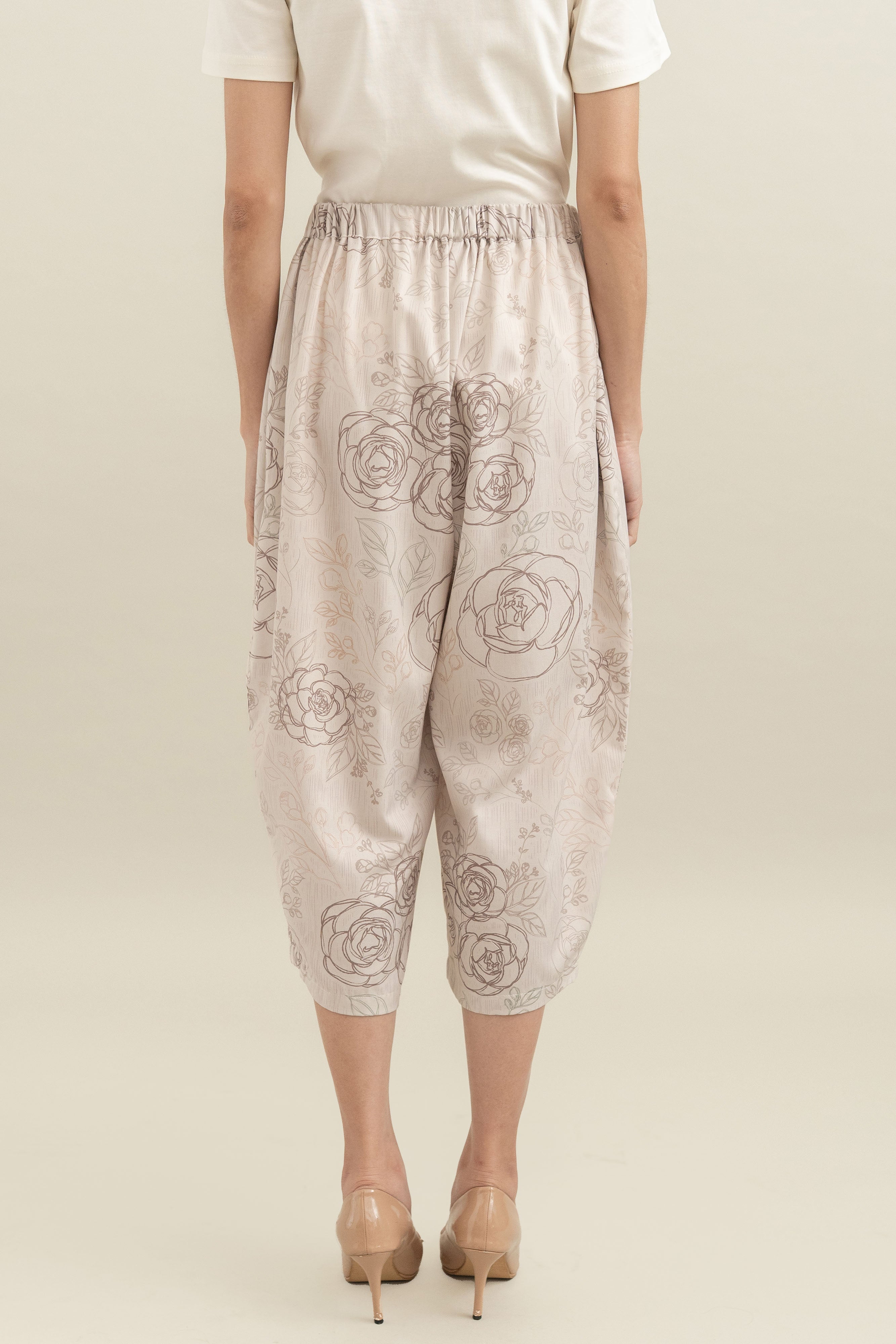 Bouquet Pattern Barrel Pants in Cream
