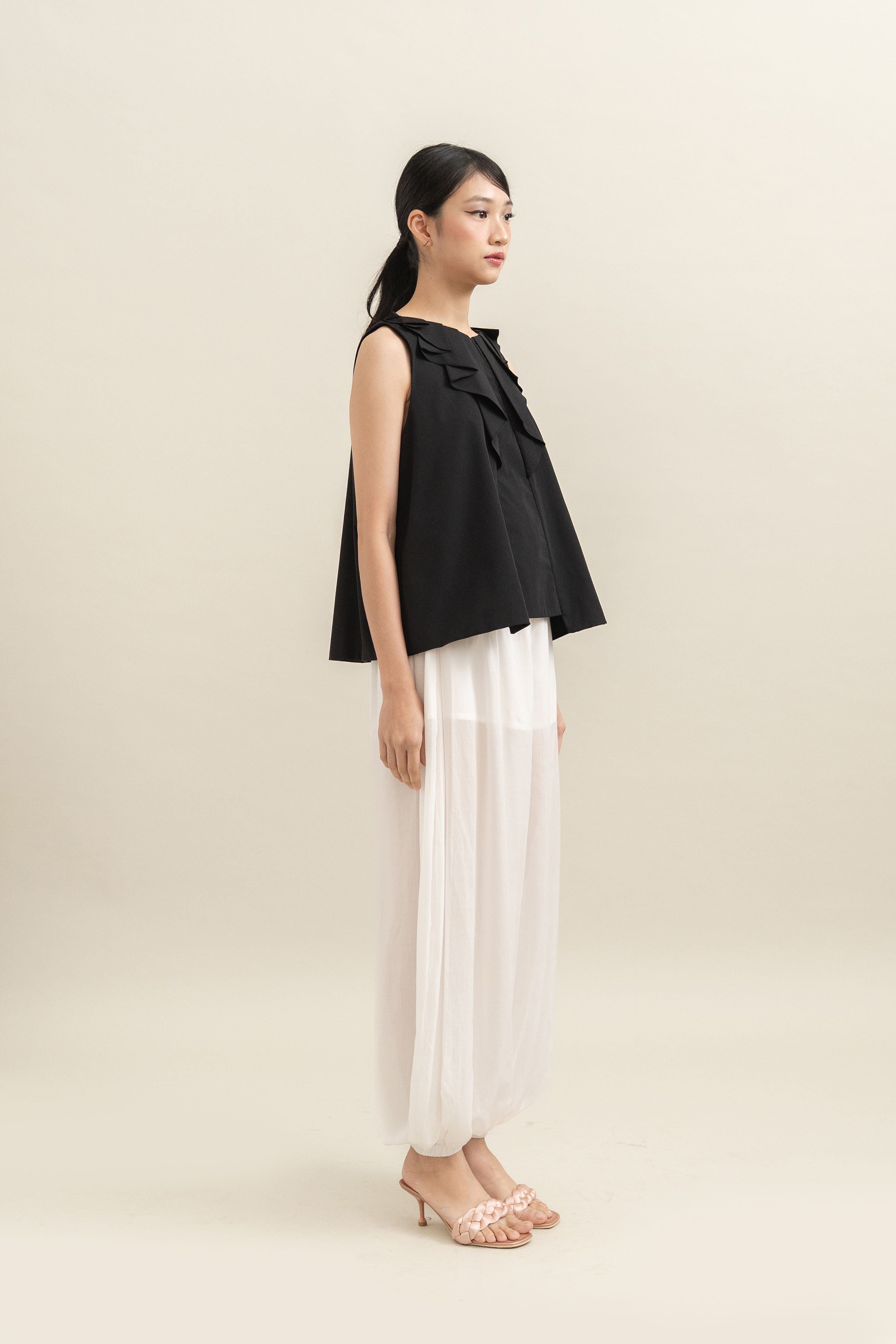 Bouquet Ribbon Sleeveless Top in Licorice