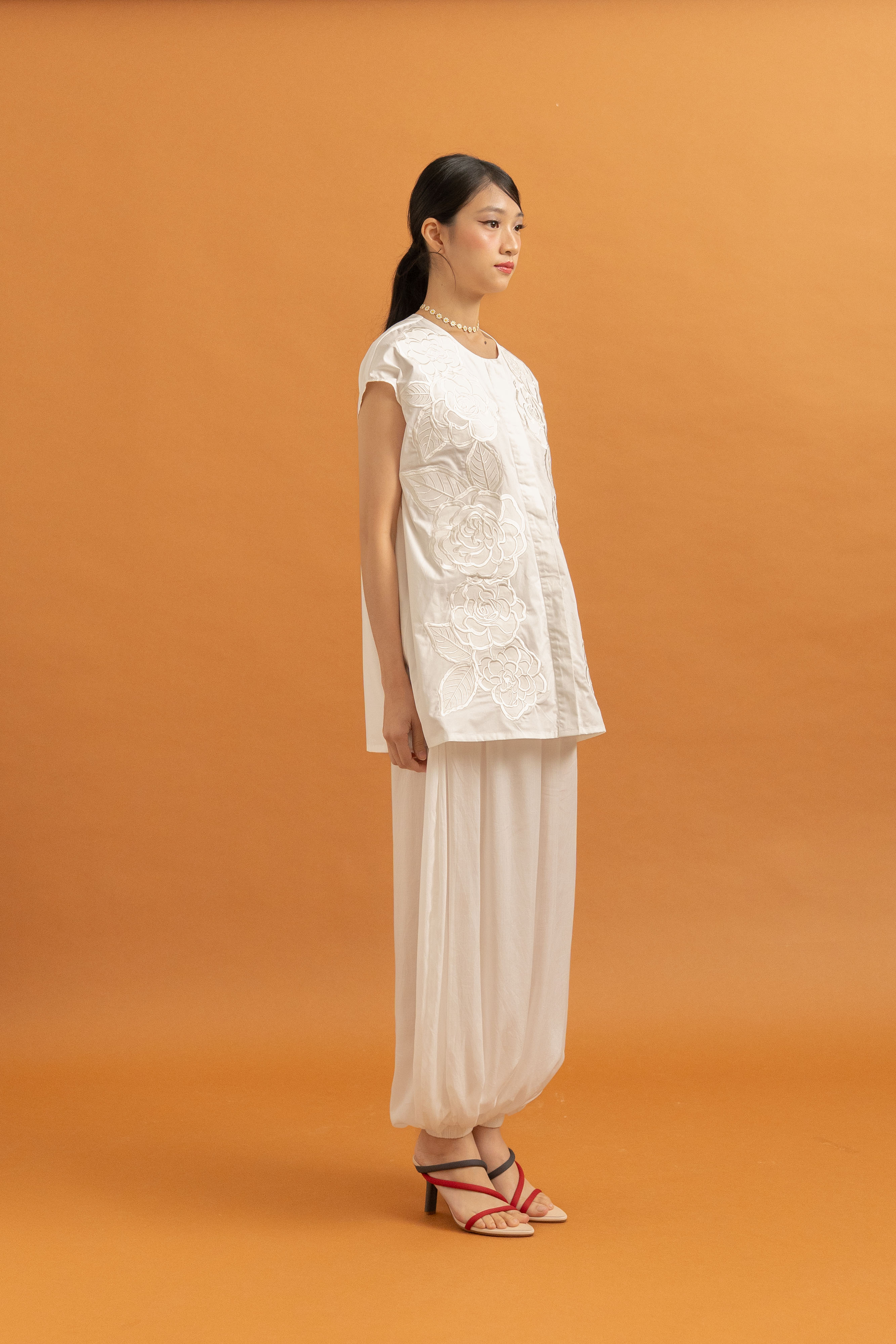 TM Embroidery Full Bloom Top in Buttermilk