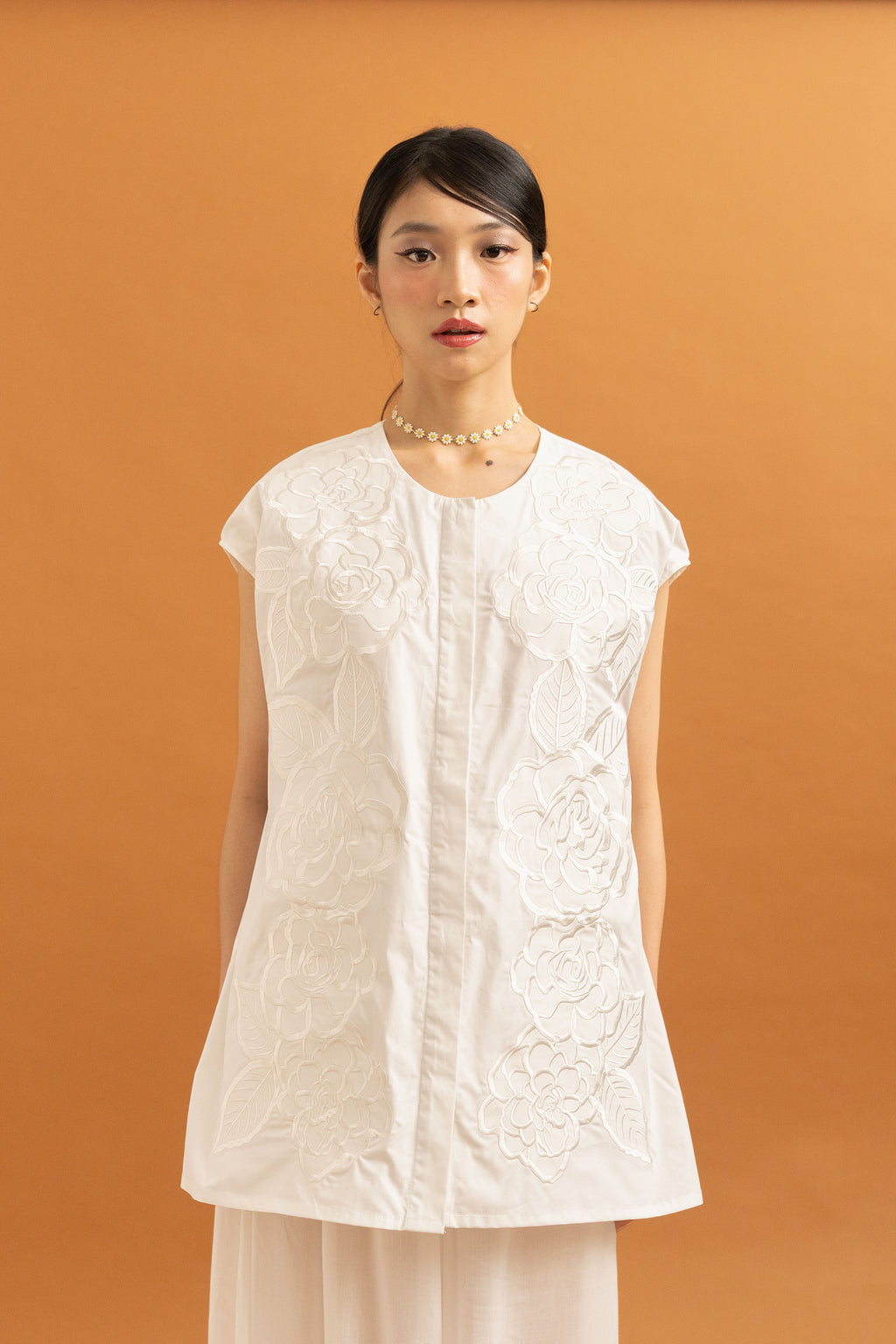 TM Embroidery Full Bloom Top in Buttermilk