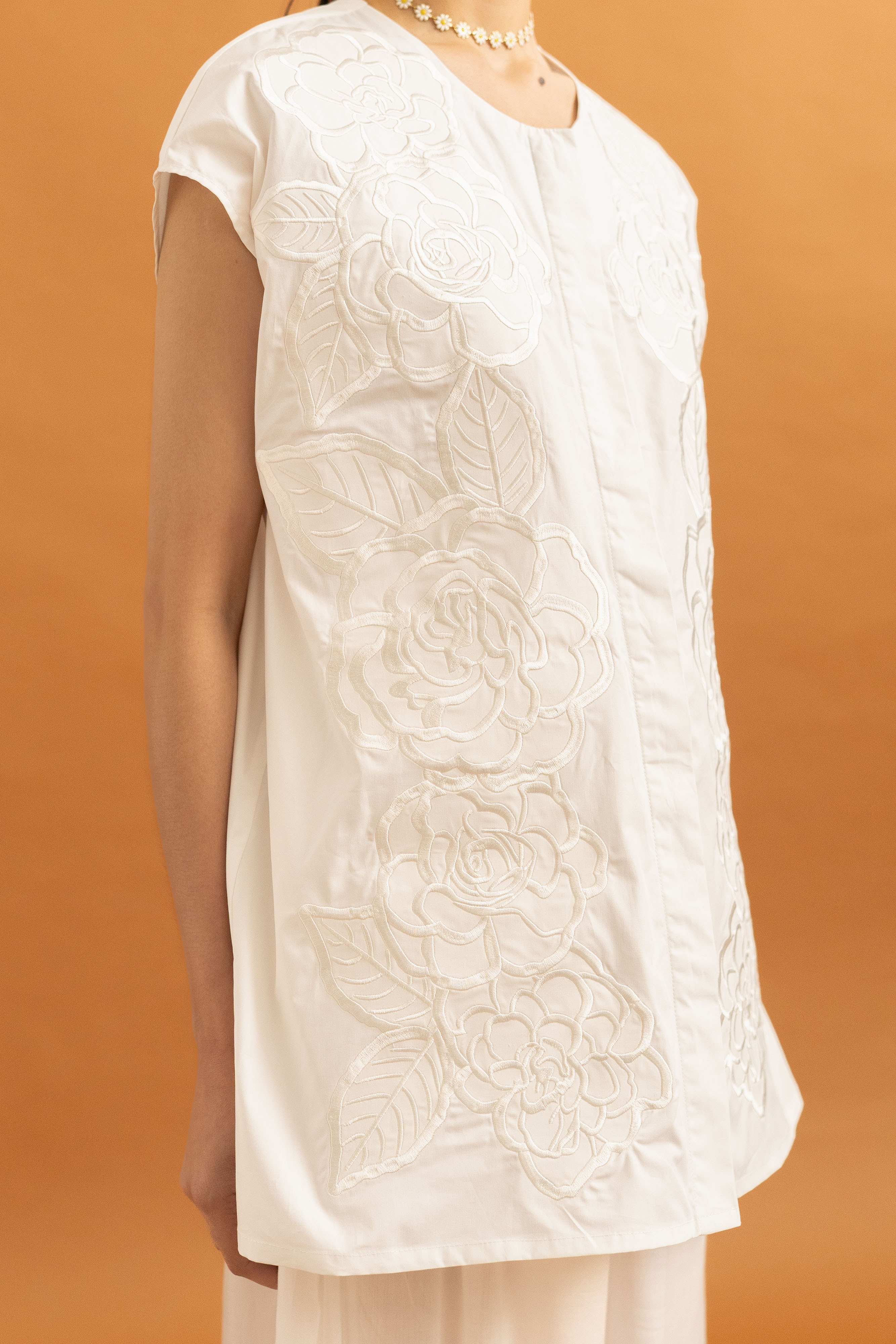 TM Embroidery Full Bloom Top in Buttermilk