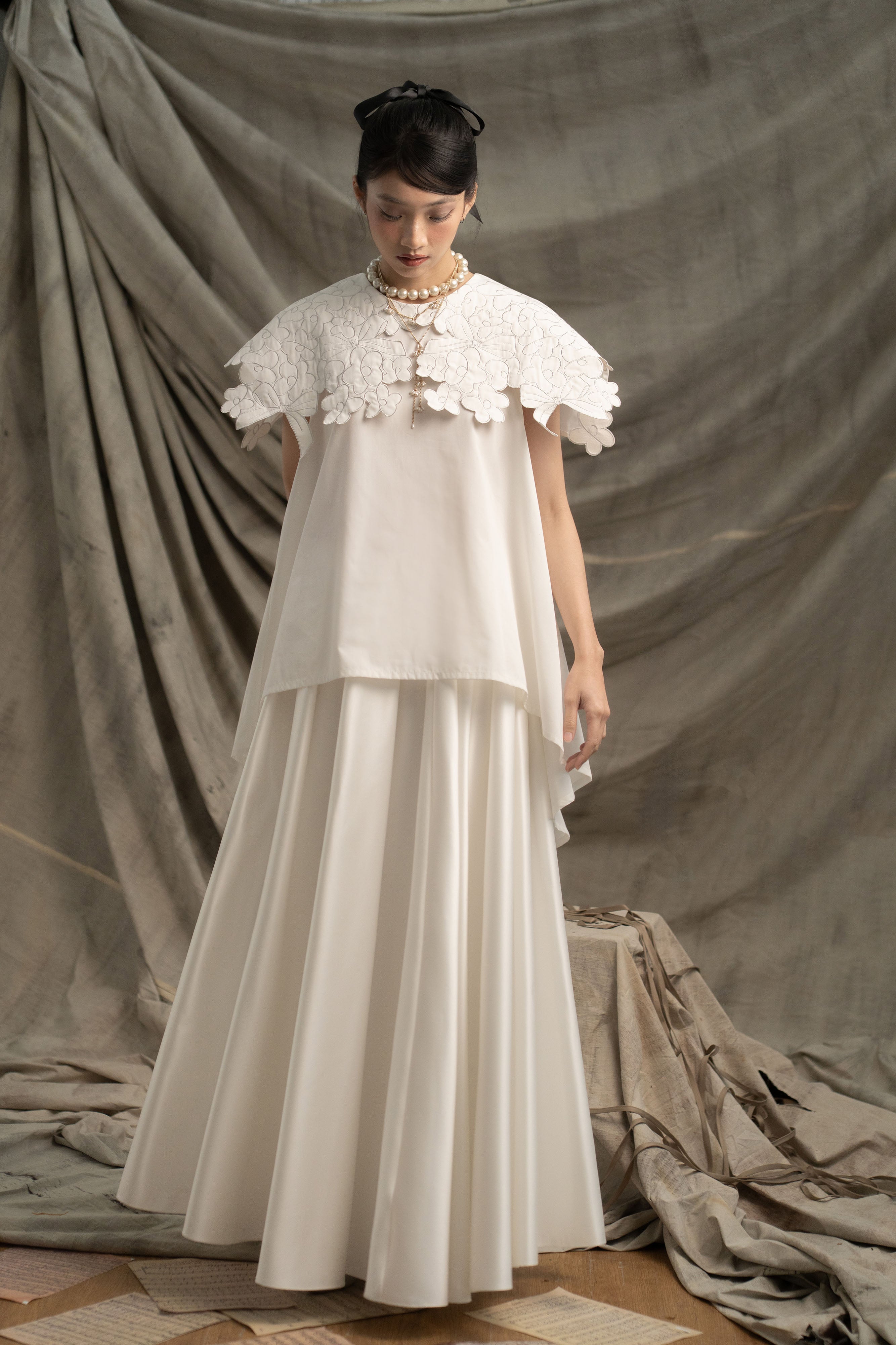 Bouquet Embroidery Collar Shirt in Buttermilk