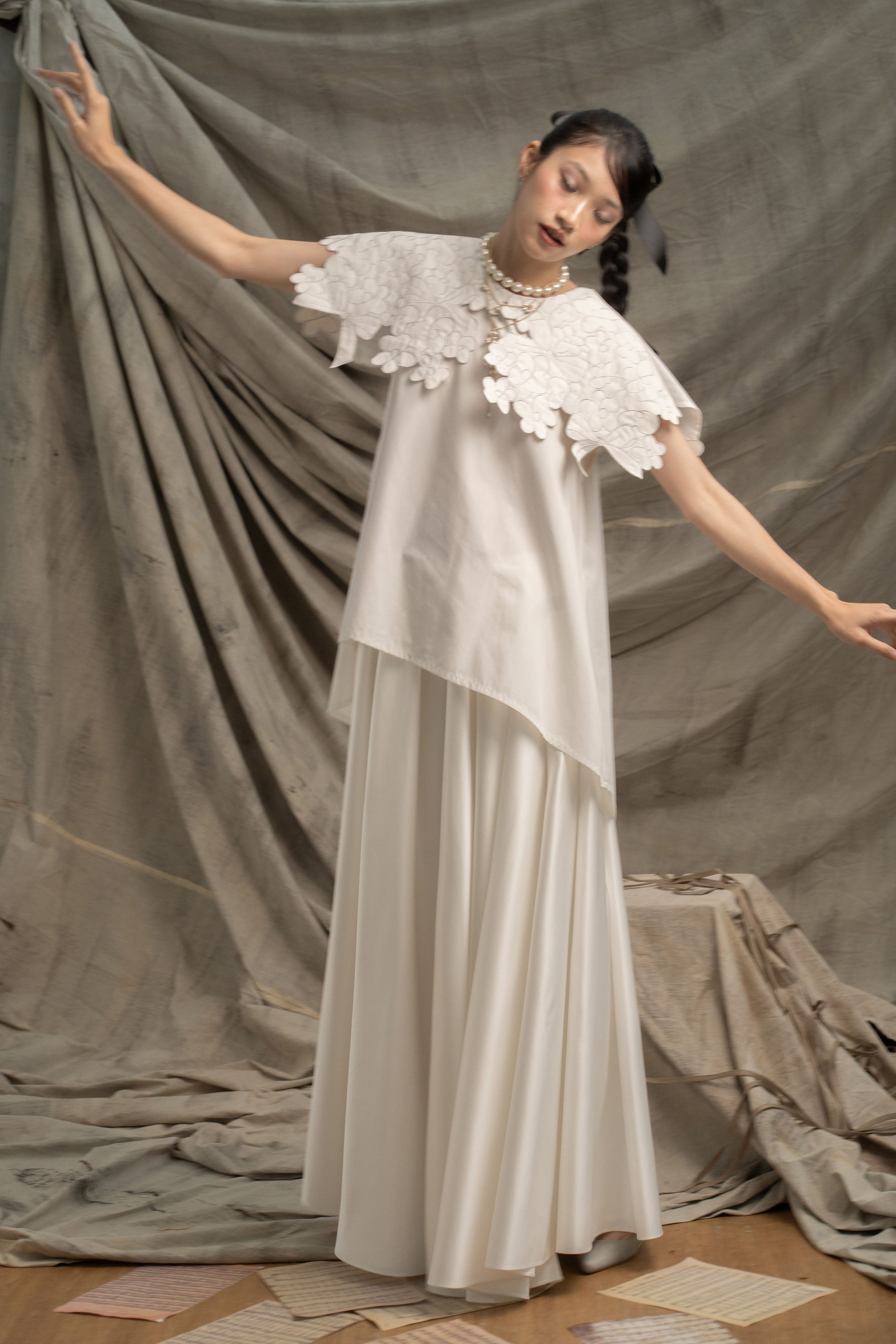 Bouquet Embroidery Collar Shirt in Buttermilk
