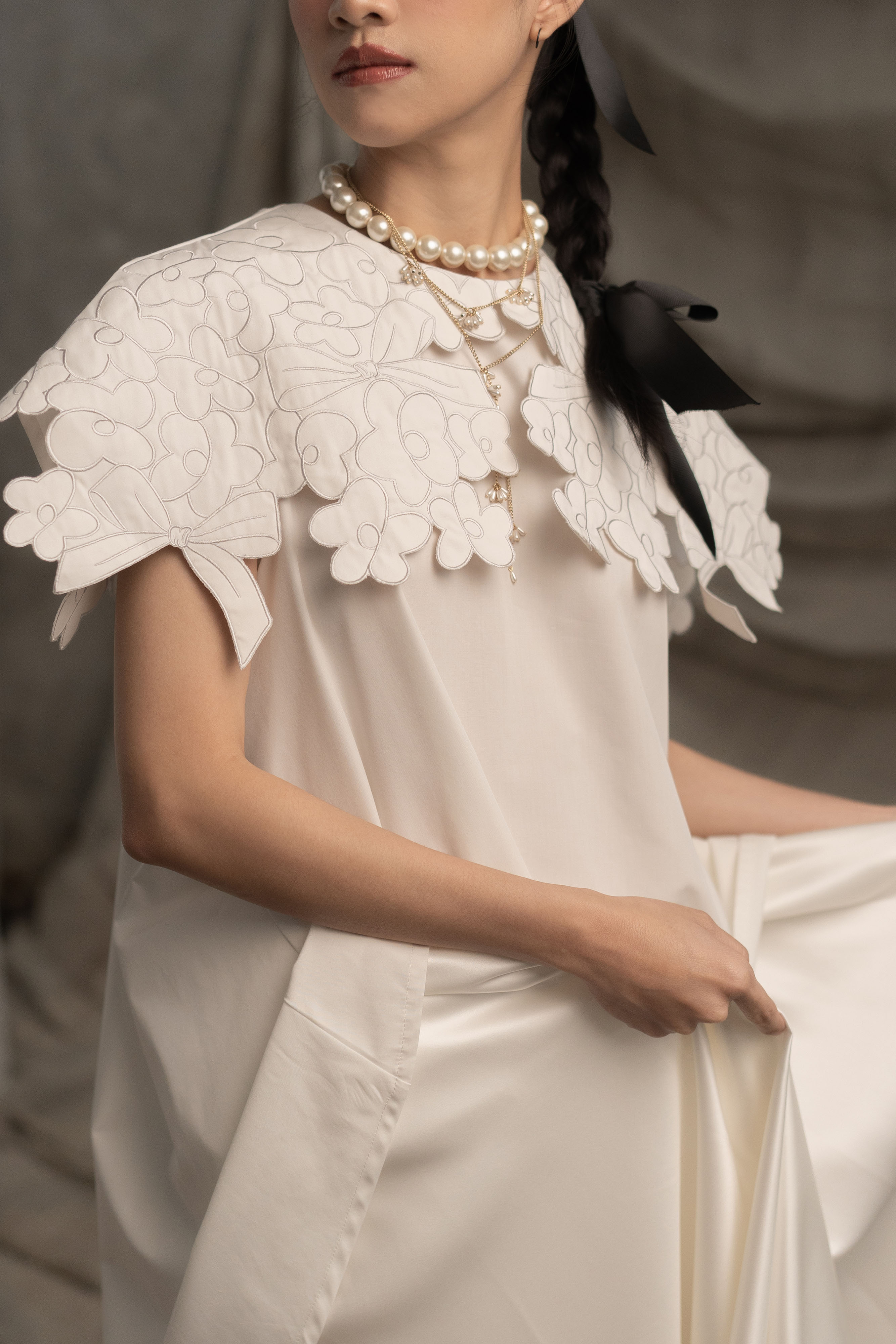 Bouquet Embroidery Collar Shirt in Buttermilk