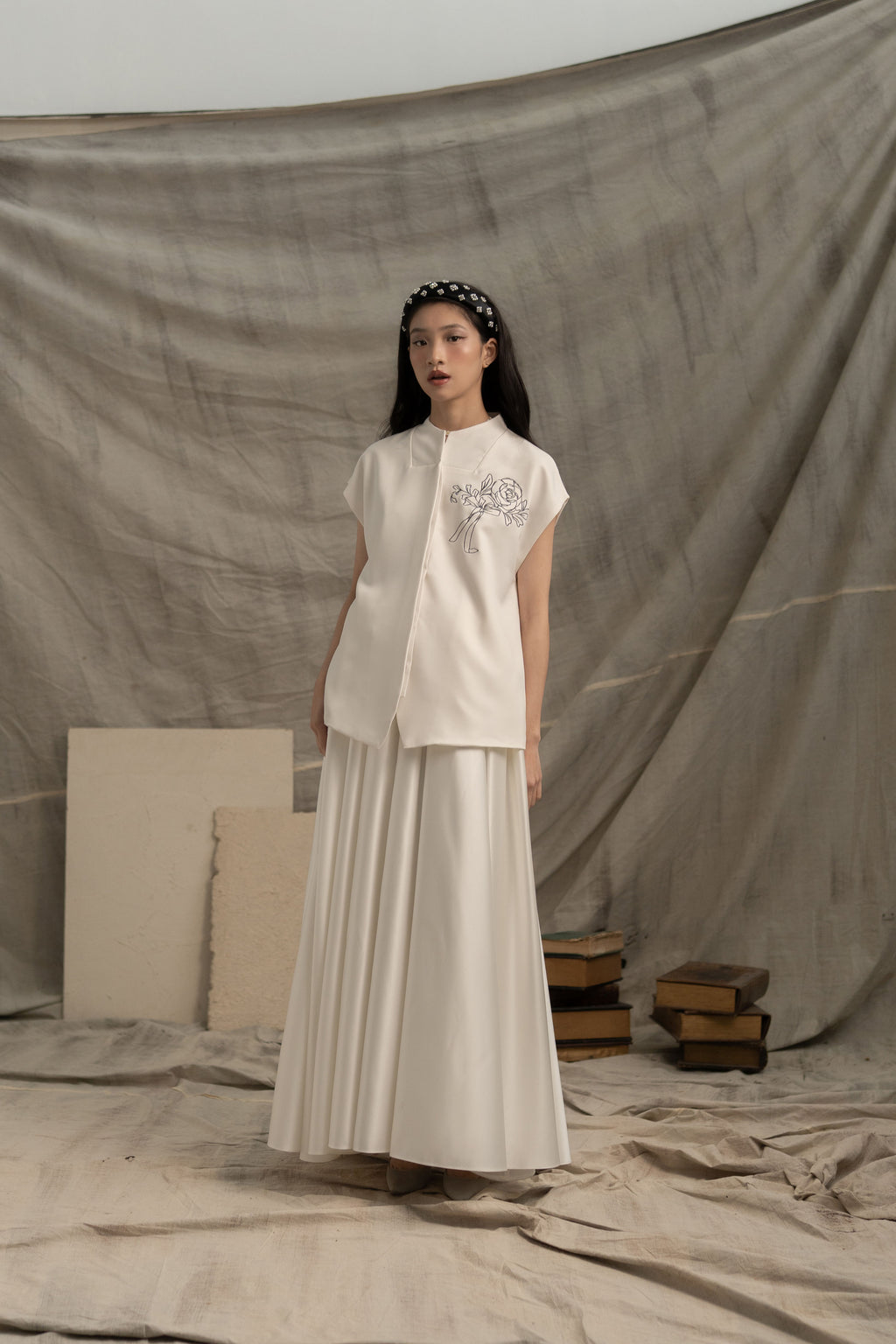 Bouquet Embroidery Vest in Buttermilk