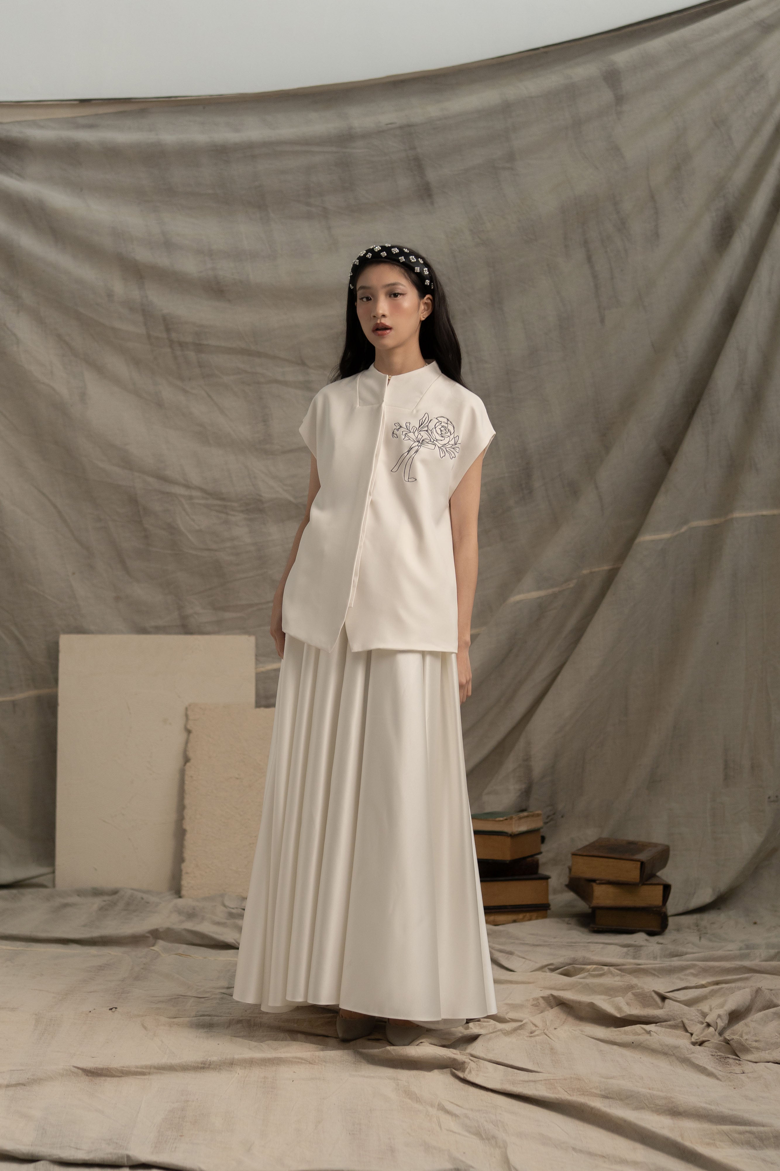 Bouquet Embroidery Vest in Buttermilk