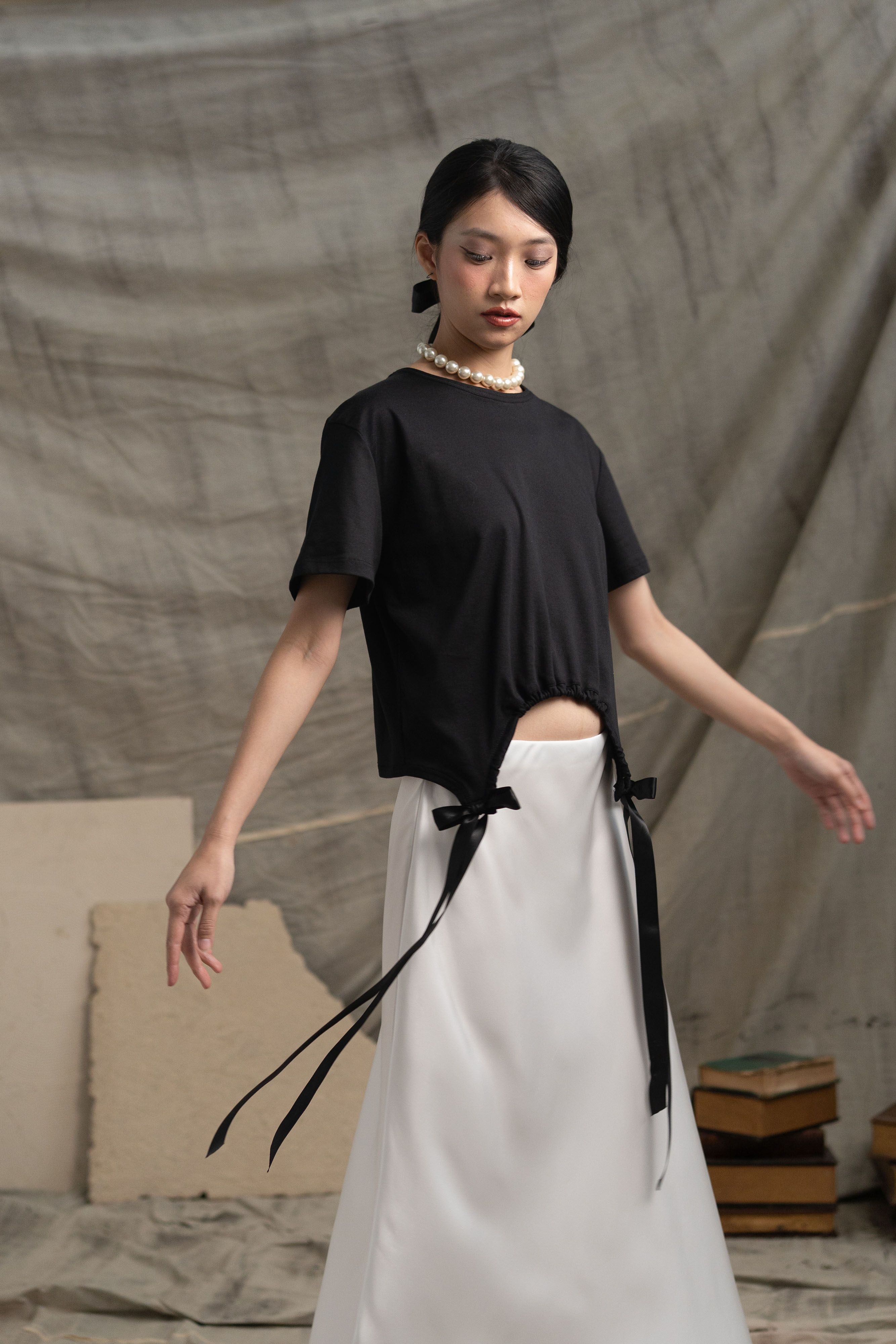 Bouquet Knot T-Shirt in Licorice