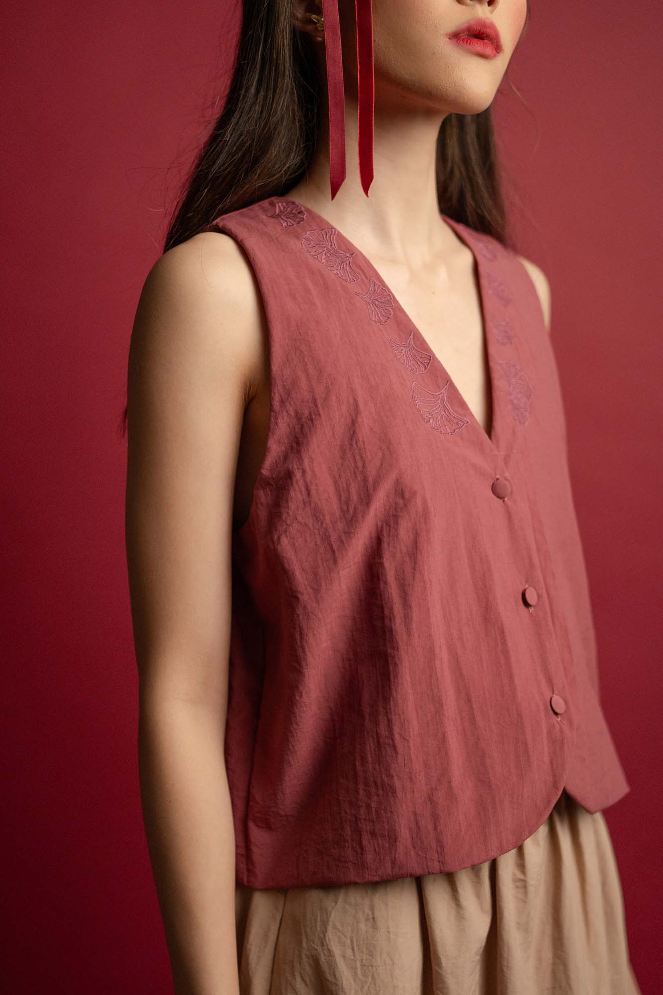 Petals Embroidery Vest