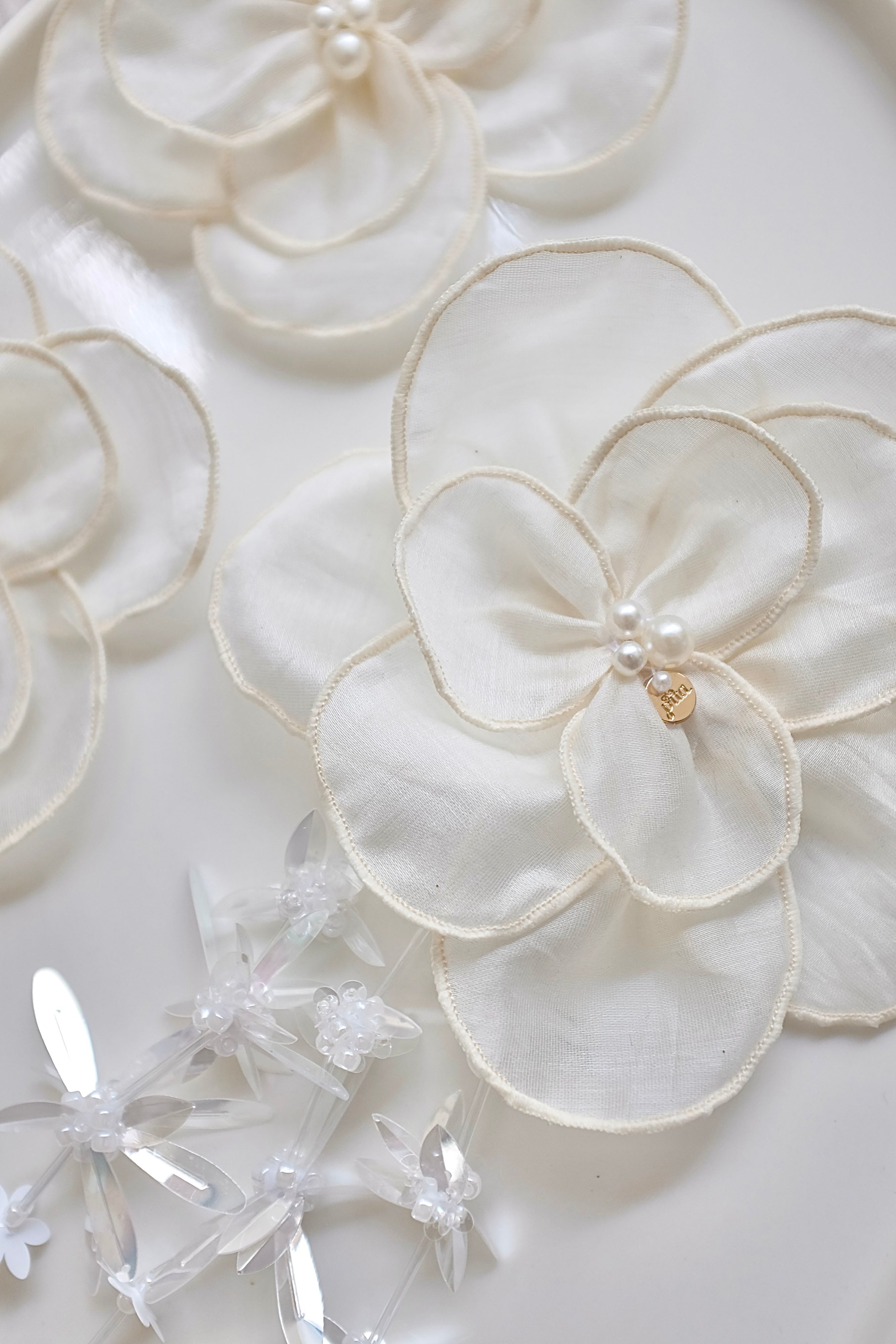 Senandika Seroja Brooch in Buttermilk